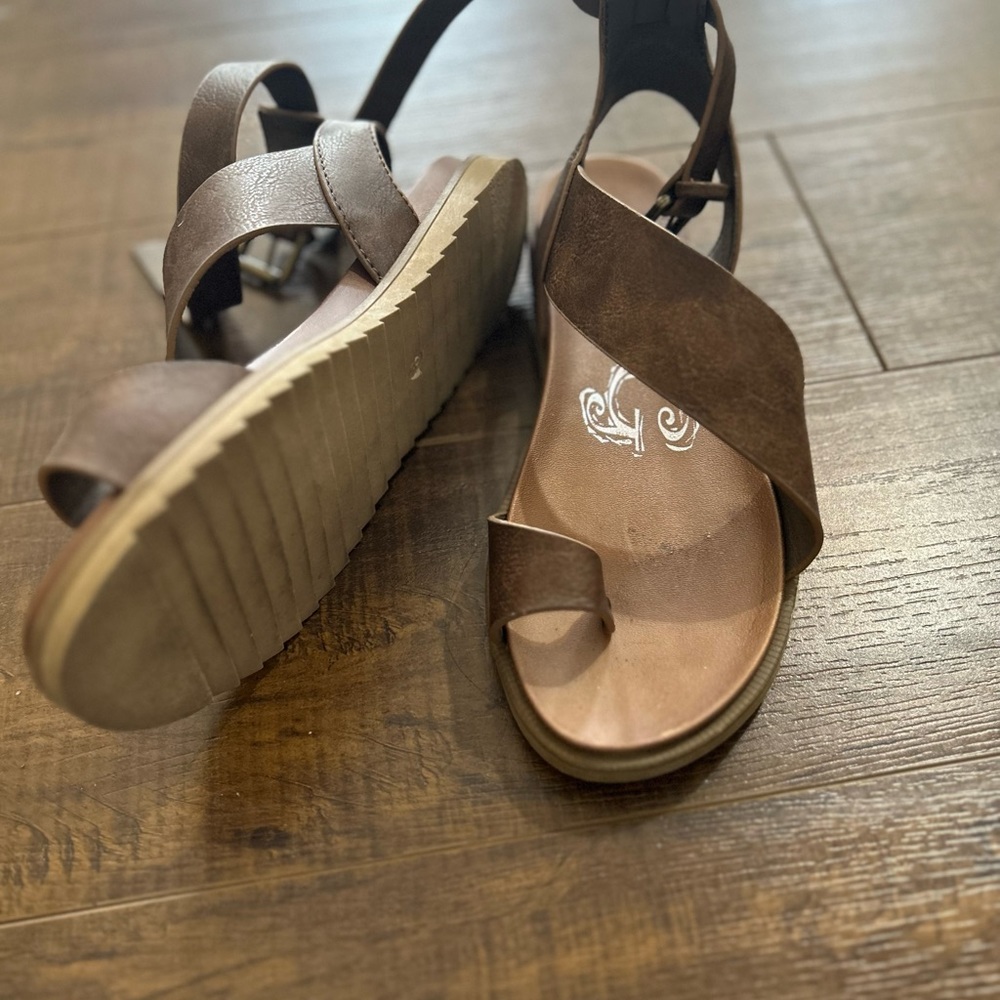 Open toe sandals - Picture 2 of 4